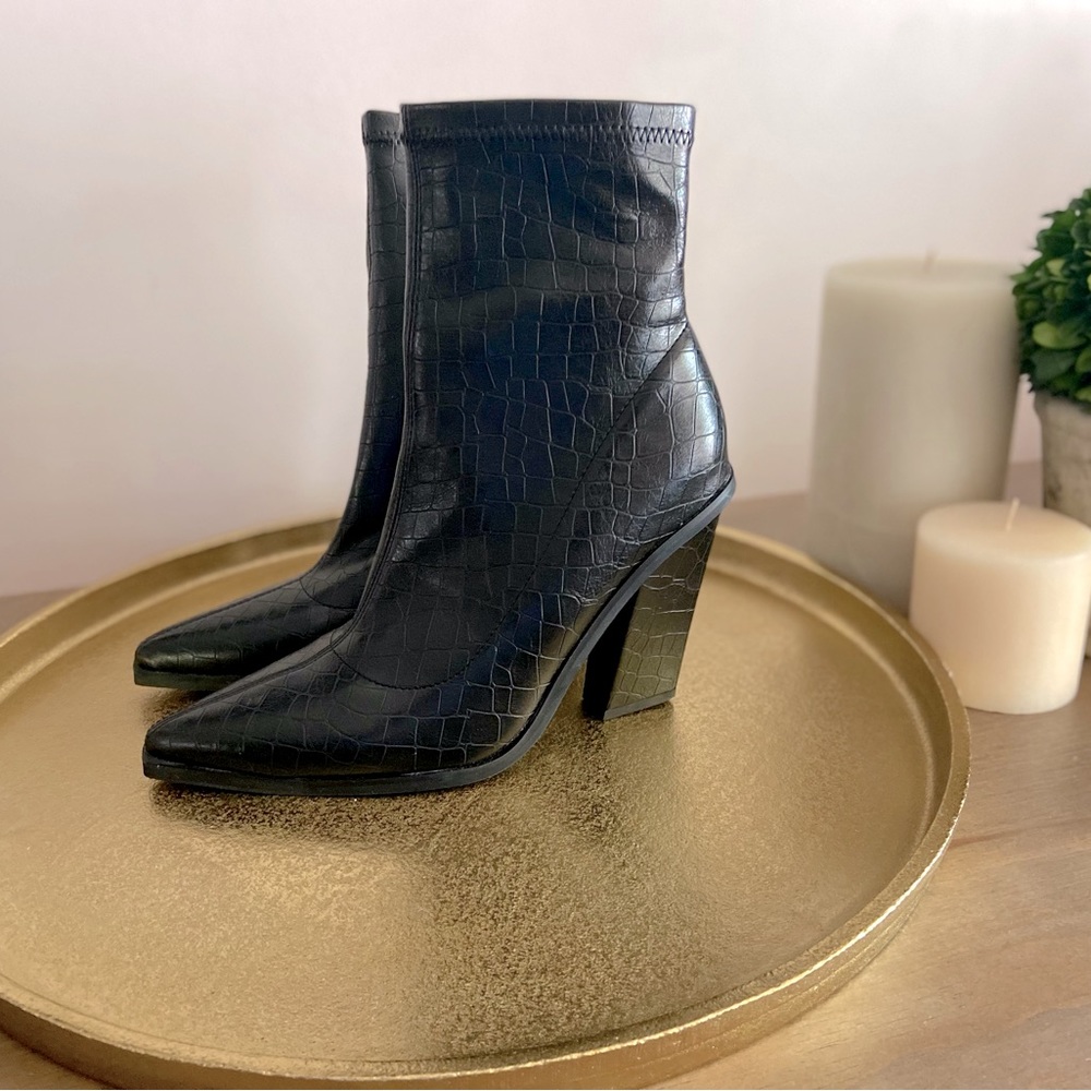 PrettyLittleThing Size 9 Black Faux Leather Heeled Bootie